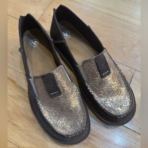 Ariat Women's Cruisers Metallic Rose Gold and Brown Loafers